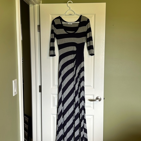 Size 6 Calvin Klein maxi dress, three quarter length sleeves. - Picture 1 of 4